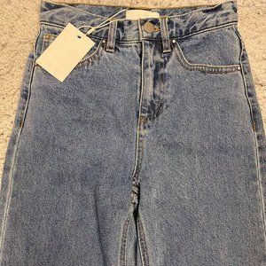 STRAIGHT LEG JEANS